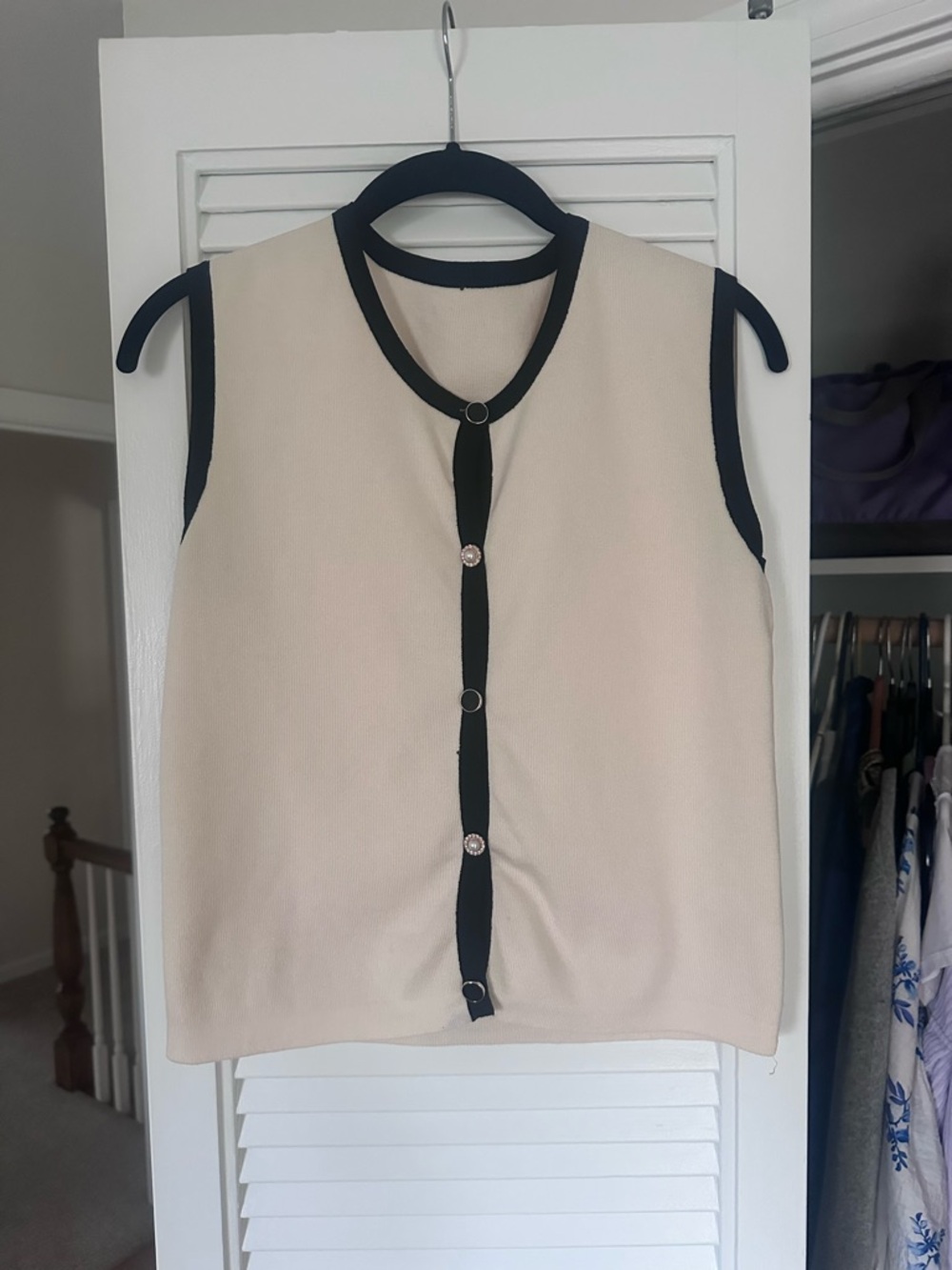 Sleeveless Contrast-Trim Cream Top with Black Accents